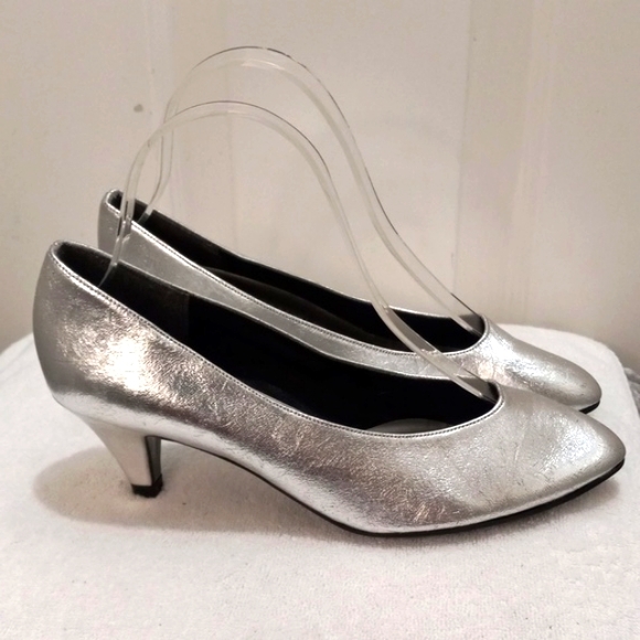 Night life by Life Stride Silver Kitten Heels Size 6.5 AA - Picture 3 of 6